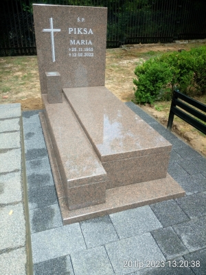 Nagrobek 102