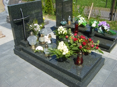 Nagrobek 4