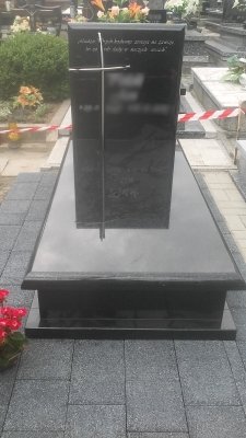 Nagrobek 16