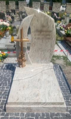 Nagrobek 33
